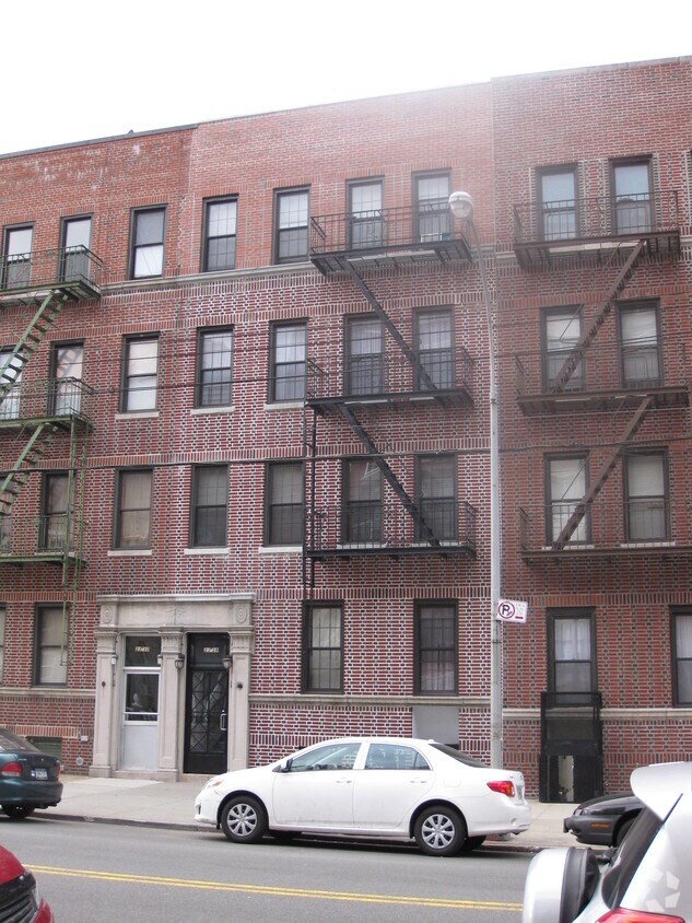 Building Photo - 23-28 31st Ave