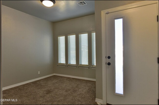 Foto del edificio - 600 Logwood Ave