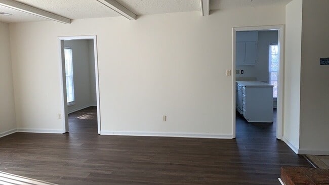 Building Photo - 6341 Round Hill Rd