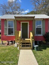 Building Photo - 110 Patin St