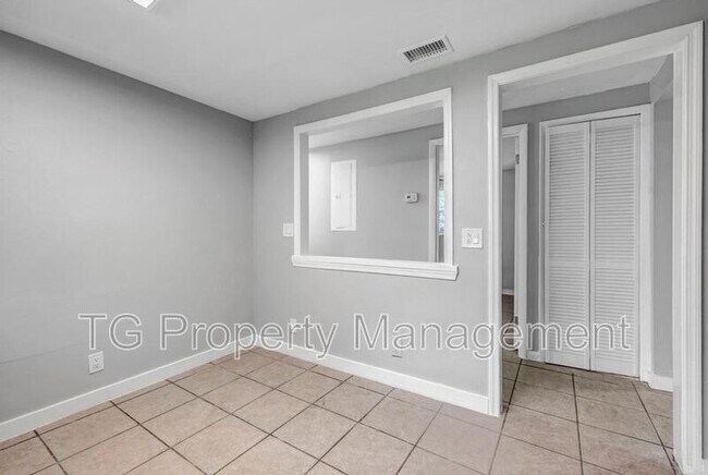 Foto del edificio - 6855 Hafford Ln