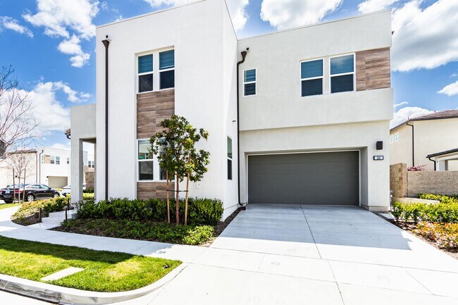 Foto del edificio - Incredible Fully Furnished New Home In Lak...