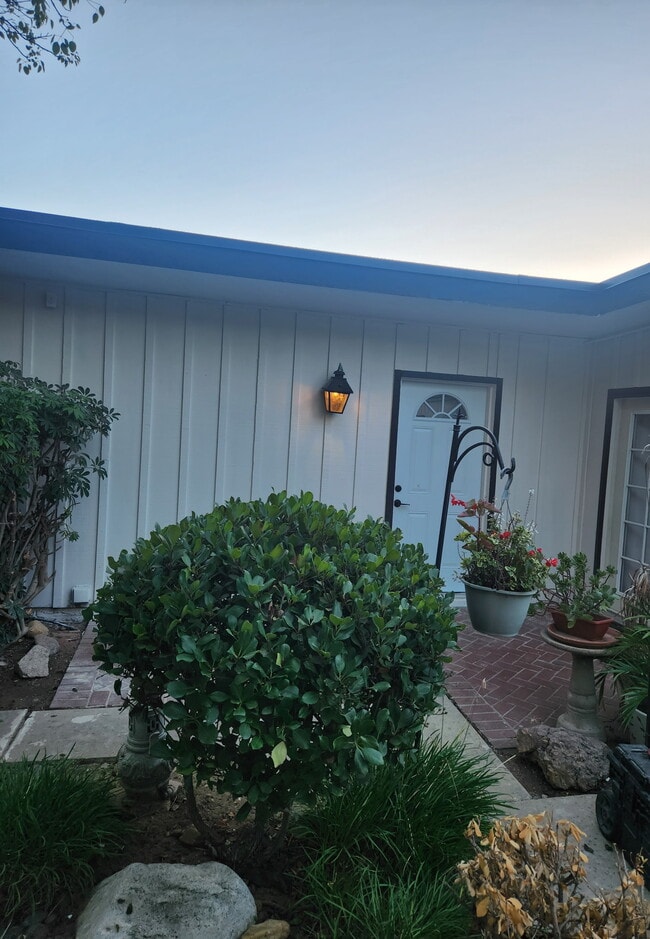 Building Photo - 7608 Buena Vista Dr Building Photo - 7608 Buena Vista Dr