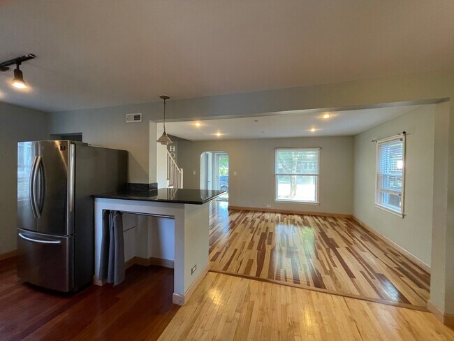 Foto del edificio - 5122 W Foster Ave