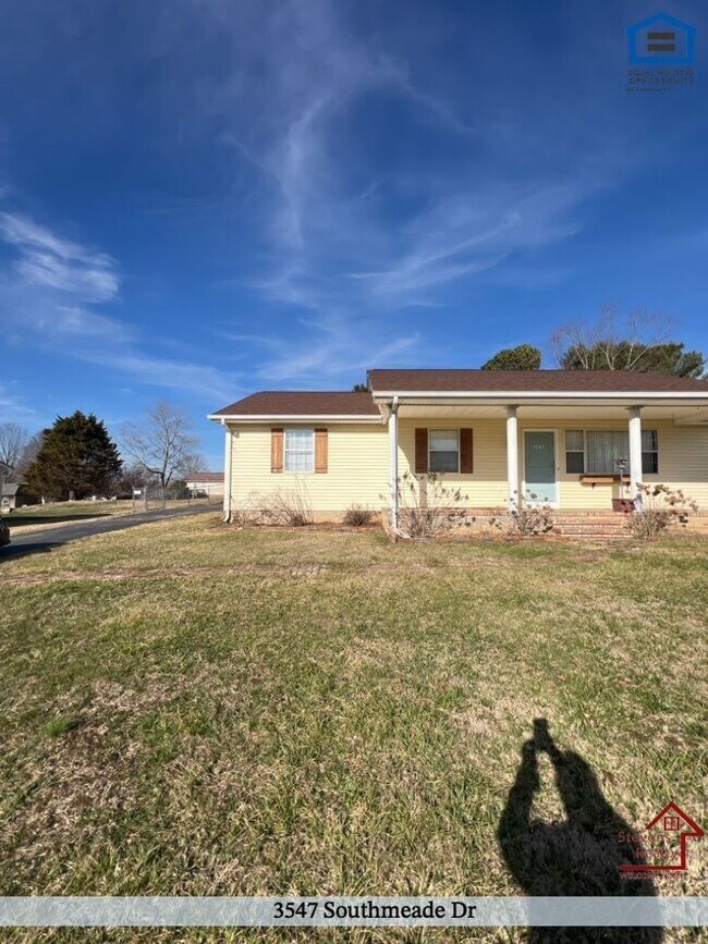 Foto del edificio - 3547 Southmeade Dr