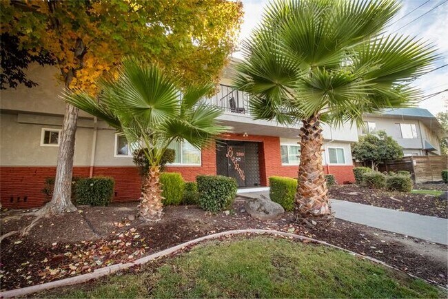 Building Photo - $1,000 moves you in today, no rent until 4...