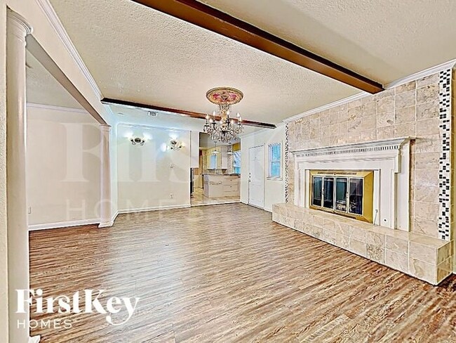 Building Photo - 2405 Laredo Ct