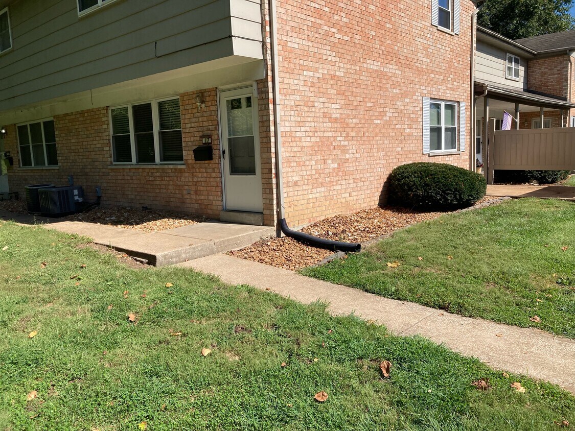 Primary Photo - 17 Holly Dr