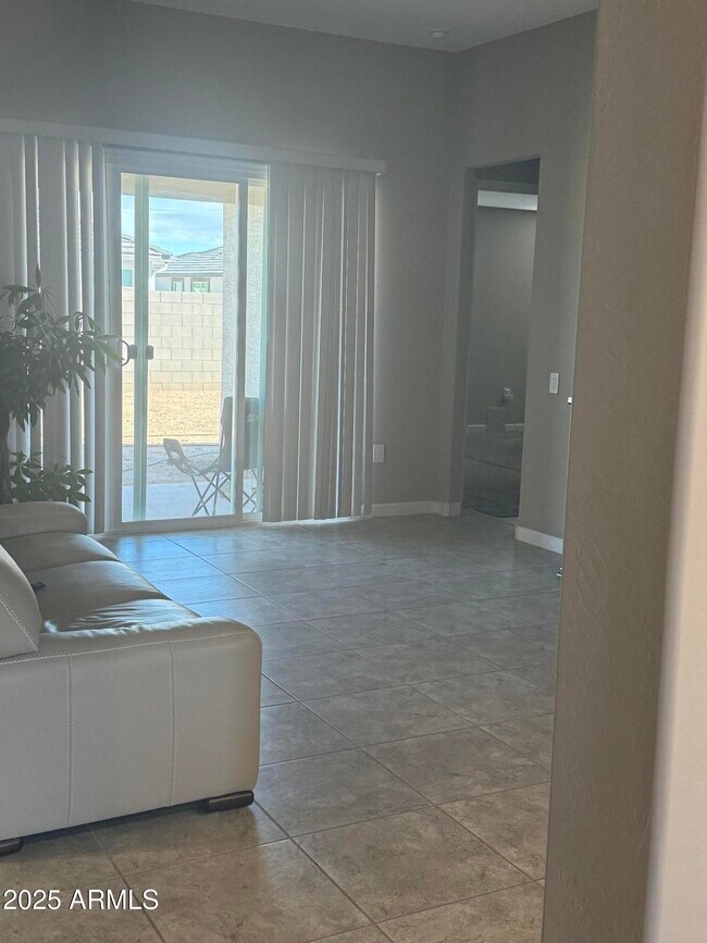 Foto del edificio - 37918 W Santa Monica Ave