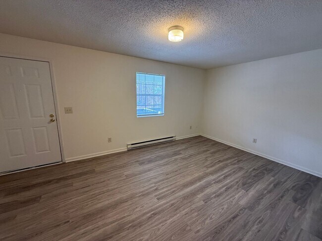 Foto del edificio - Check out this great unit in a great building!! Many to chose from!!