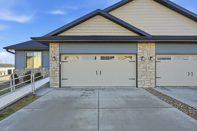 Foto del edificio - 720 Creekside Dr