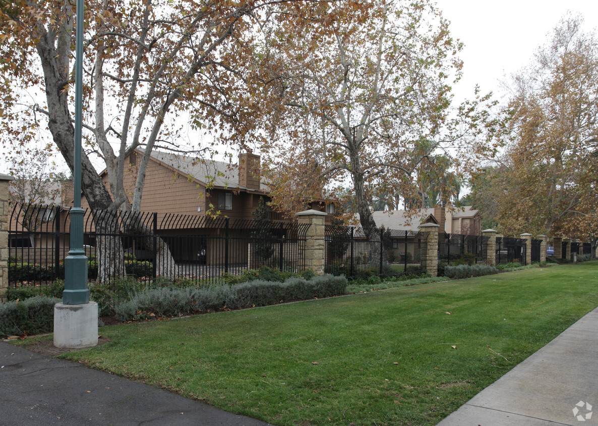 Building Photo - Willowood Apartments