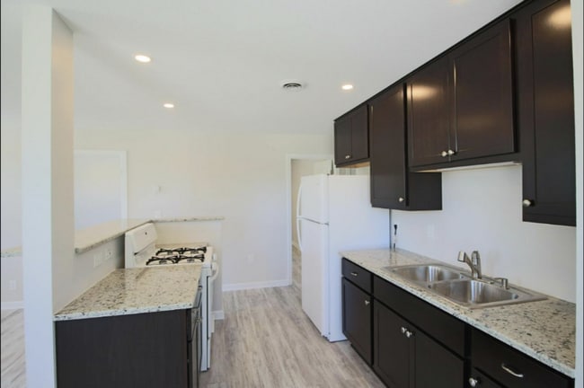 Building Photo - 4023 E Elm Rd