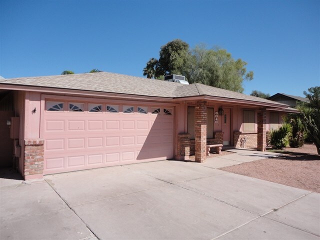Primary Photo - 3046 E Glade Avenue