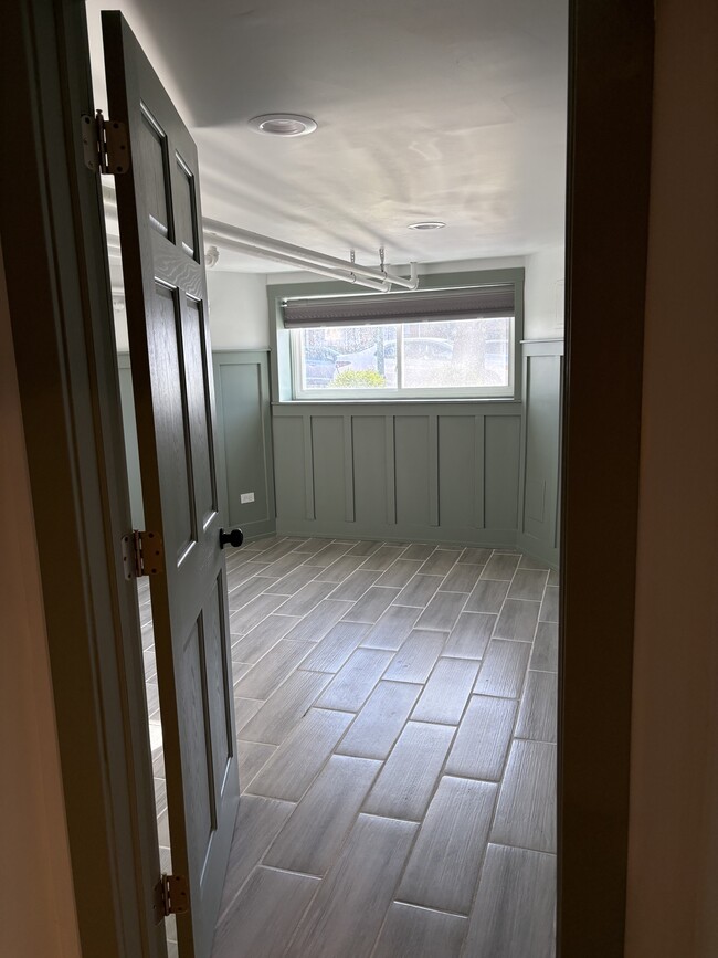 Dormitorio - 4912 N Mason Ave