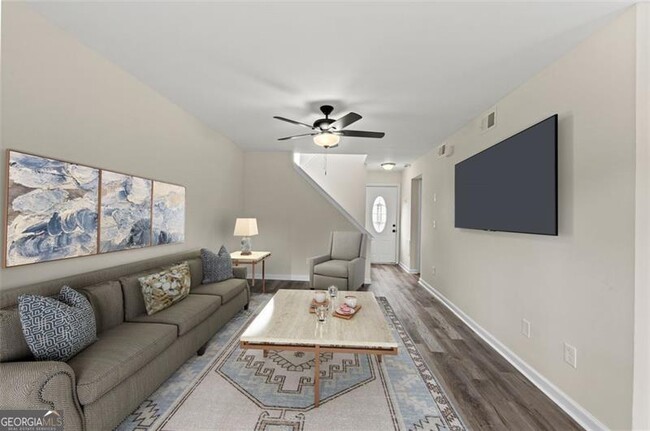 Building Photo - 259 Country Club Dr