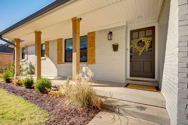 Foto del edificio - Gorgeous, updated home, turn-key and ready...