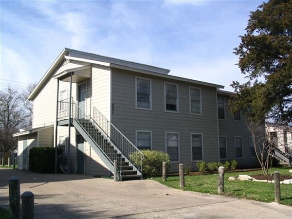 Foto principal - 2 br, 2 bath 4plex - 319 Manuel Dr D