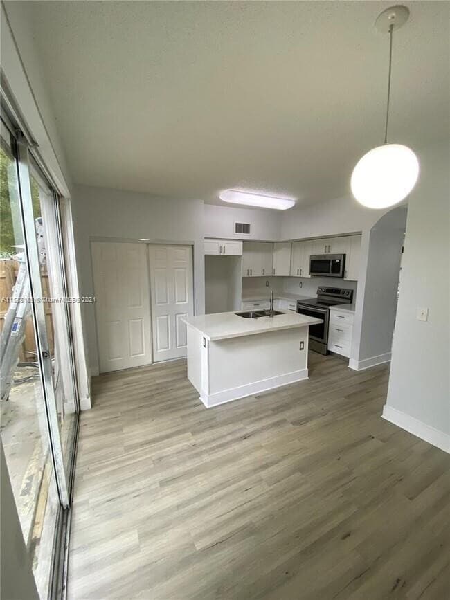 Building Photo - 8755 SW 152nd Ave
