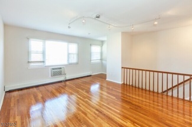 Foto del edificio - 59 Roseland Ave