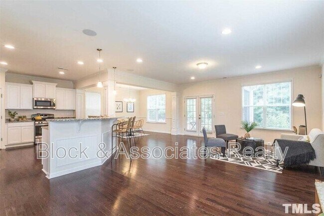 Foto del edificio - 2212 Magnolia Tree Ln