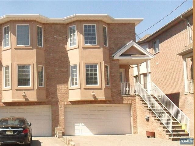Primary Photo - 323B 3rd St