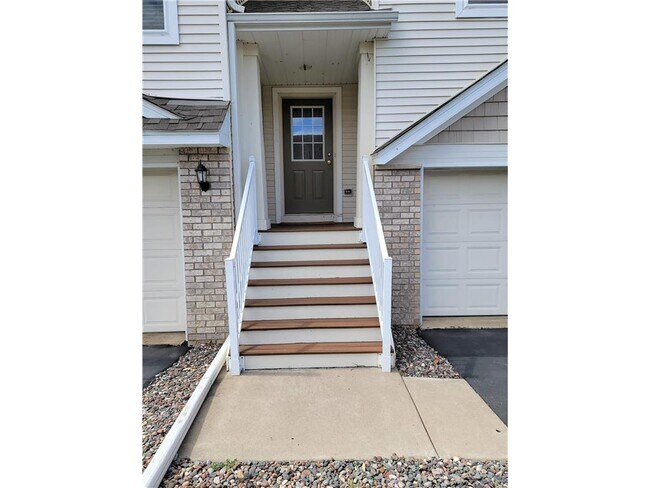 Foto del edificio - 5055 Fountain Ln N