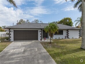 Building Photo - 709 SE 10th Pl