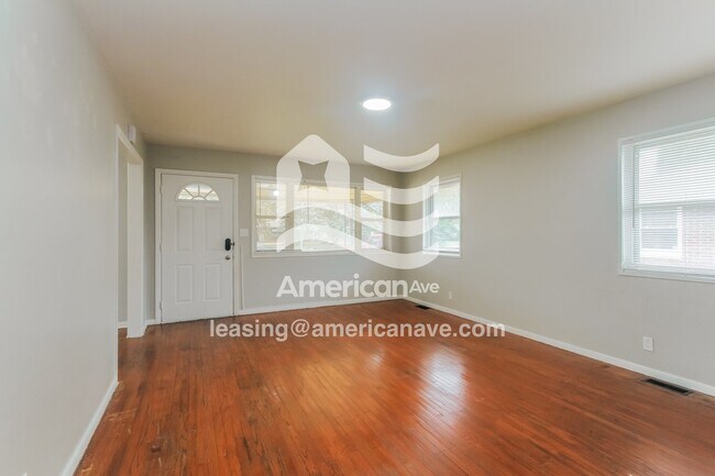Building Photo - 3950 N Irvington Ave