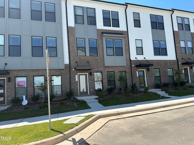Building Photo - 2806 Kempthorne Rd