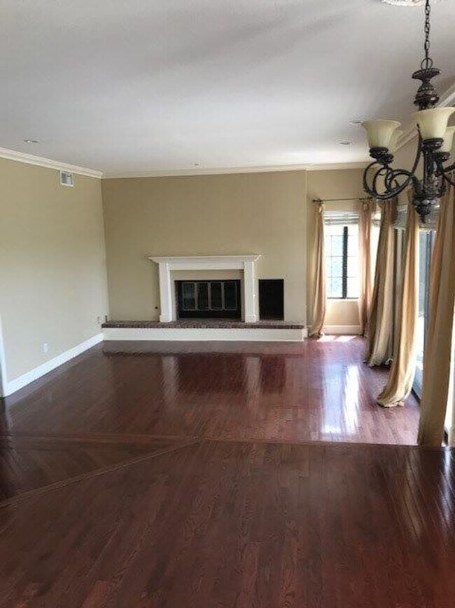 Building Photo - Beautiful home in Private community in Mis...