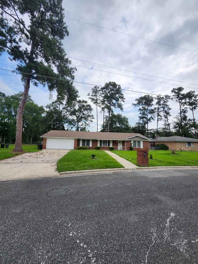 Building Photo - 422 Gaither Dr