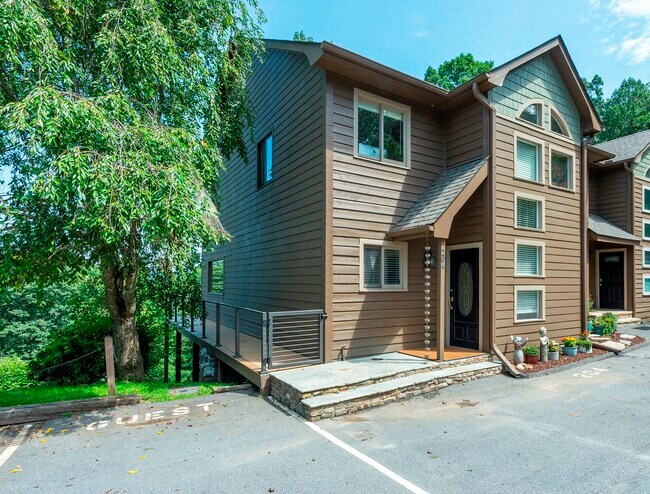 Charming mountain townhome exterior with private entrance and guest parking. - 405 Windswept Dr