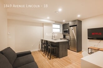 Building Photo - 1849 Av. Lincoln