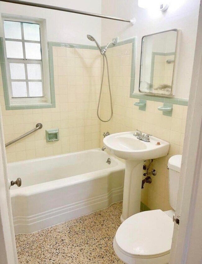 Foto del edificio - 308 S Ocean Blvd