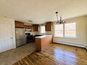 Building Photo - 341 Tamarack Rd