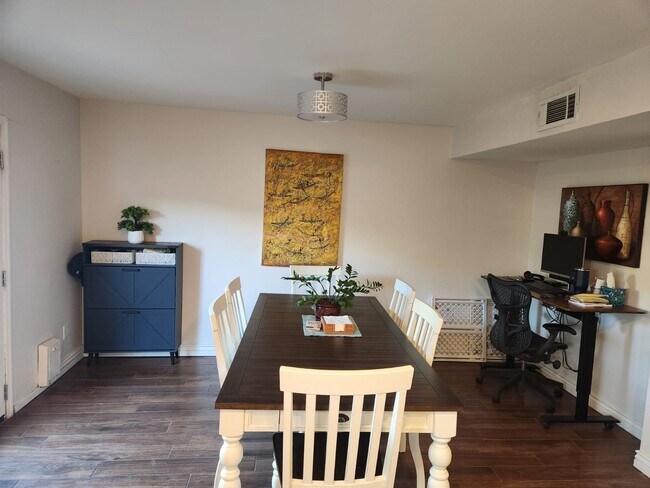 Foto del edificio - 1379 N 44th St