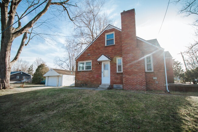 Foto del edificio - 2303 Mellwood Ave