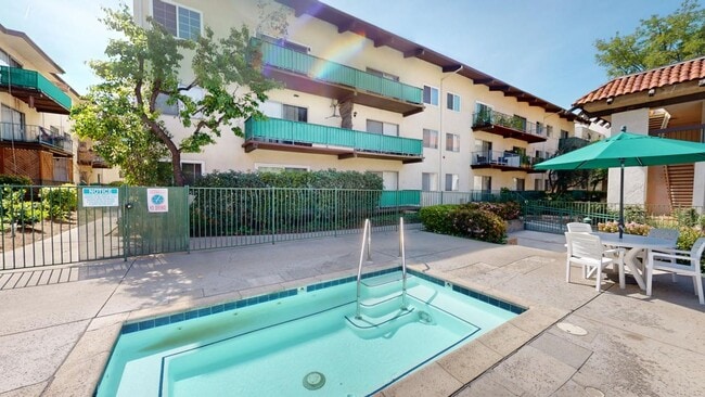 Foto del edificio - 5460 White Oak Ave