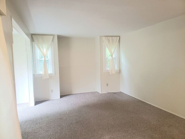 Foto del edificio - Charming Cottage in Woodburn with Large Yard!