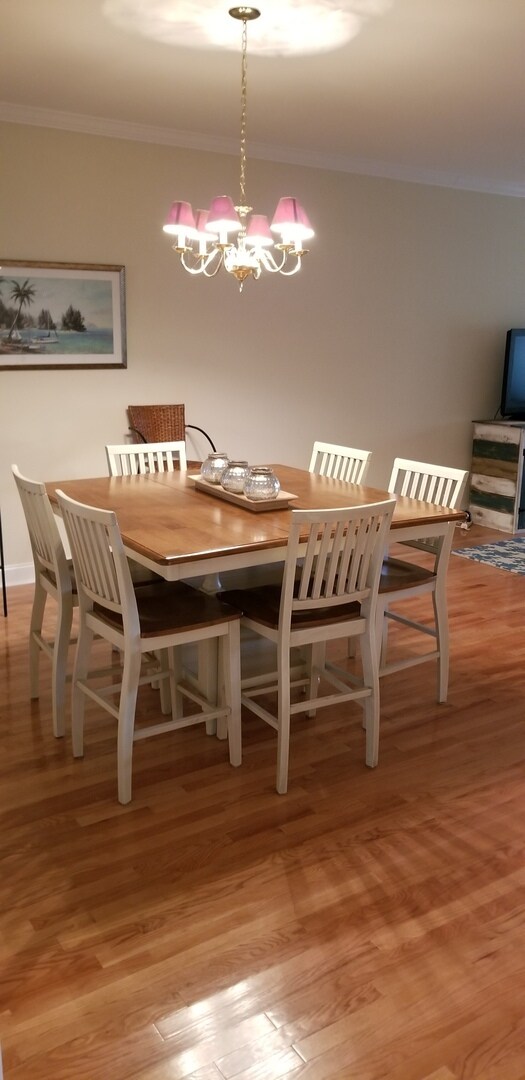 Building Photo - Beautiful Town-home in much sought after S...