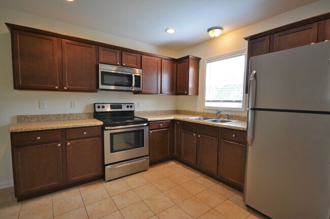 Foto del edificio - 2 Bedroom 2 Bath Duplex on Quiet Street in...