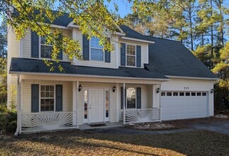 Building Photo - 717 Windsor Dr SE