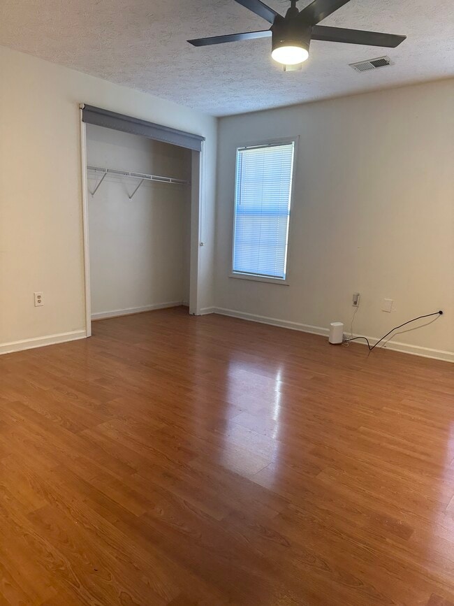 Main bedroom - 1701 Riverchase Cir NE