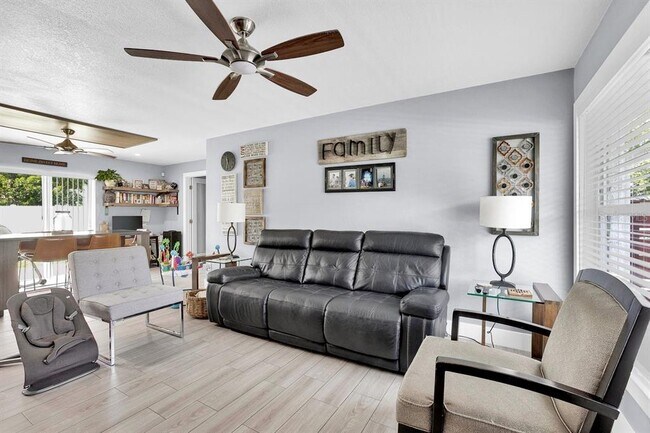 Building Photo - 7510 Rio Pinar Lakes Blvd
