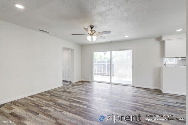 Foto del edificio - 2 br, 2 bath Duplex - 6100 Templeton Dr, C...