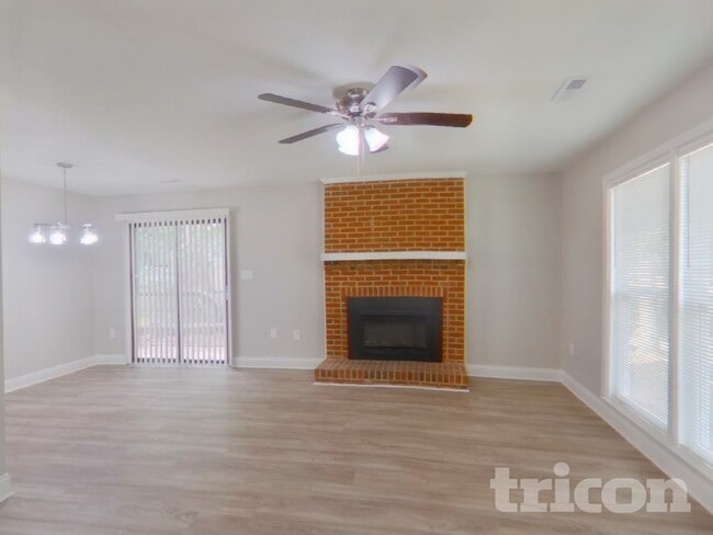 Foto del edificio - 6701 Hickory Trace Dr