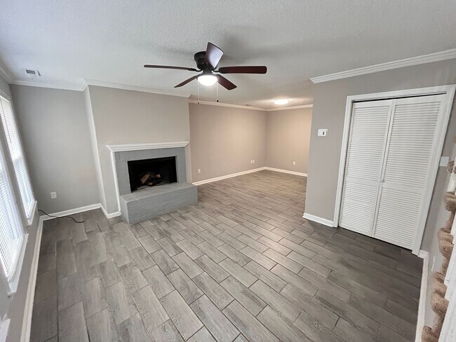 Foto del edificio - Charming 3-bedroom, 2-bath townhouse