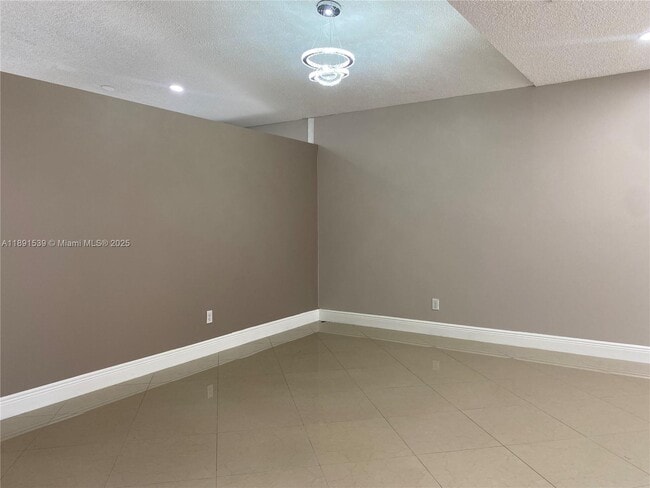 Building Photo - 405 SW 183rd Way