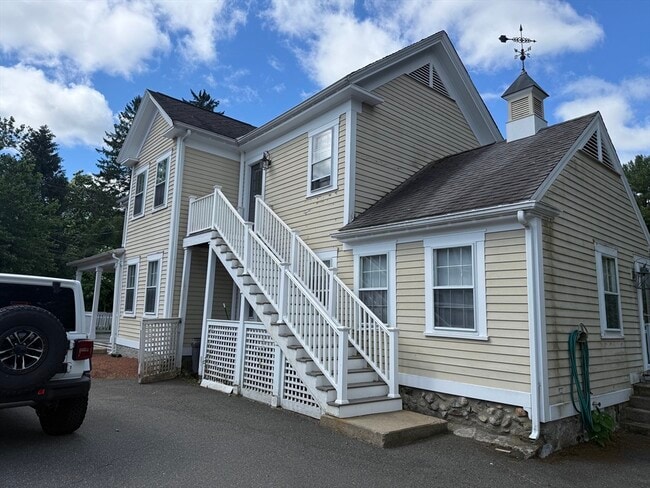 Building Photo - 580 Main St